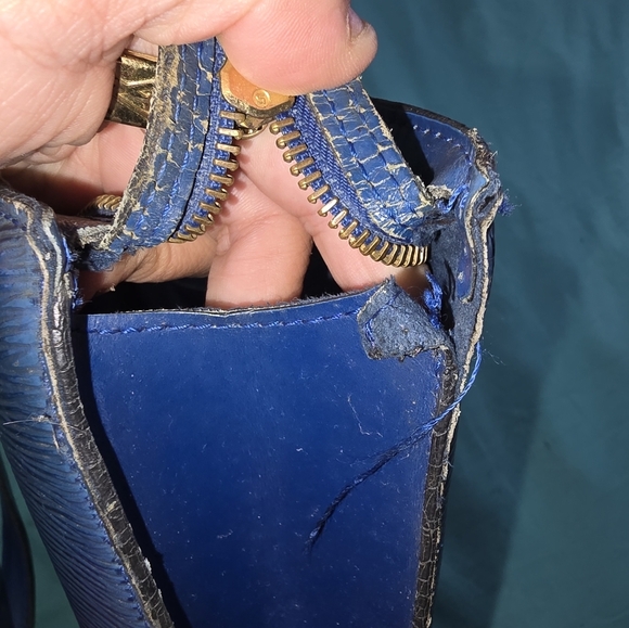 Louis Vuitton Blue Epi PM Leather Tote - Picture 6 of 10